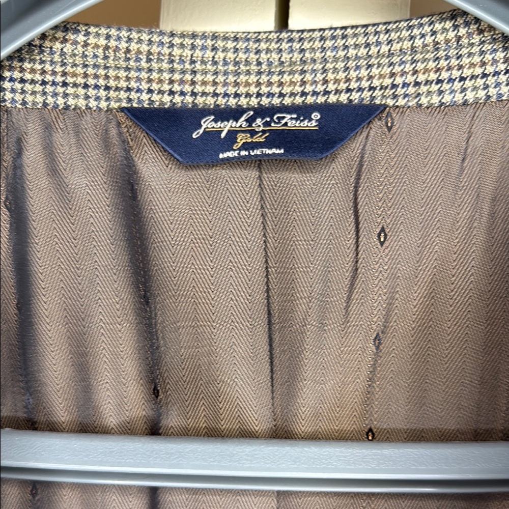 Joseph & Feiss Tan Herringbone Blazer